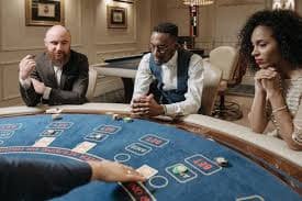 Người chơi Việt Nam theo dõi bàn live casino 789brt trên điện thoại di động